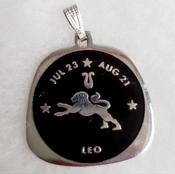 VTG July Leo Pendant Silver Metal Black Enamel Zodiac Sign Astrology Soltice - Picture 1 of 5
